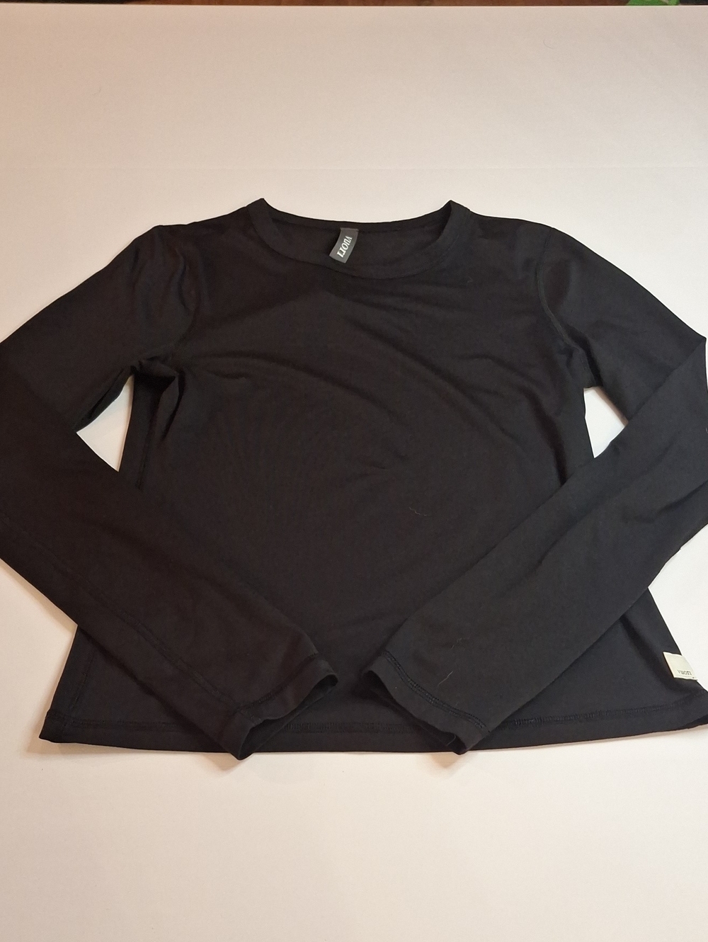 #915 Vuori Lux Crew Long Sleeve Size  XS